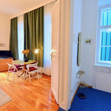 Charming With Balcony In Hip & Trendy Margareten Vienna Exterior photo