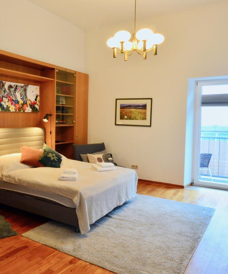 Charming With Balcony In Hip & Trendy Margareten Vienna Exterior photo
