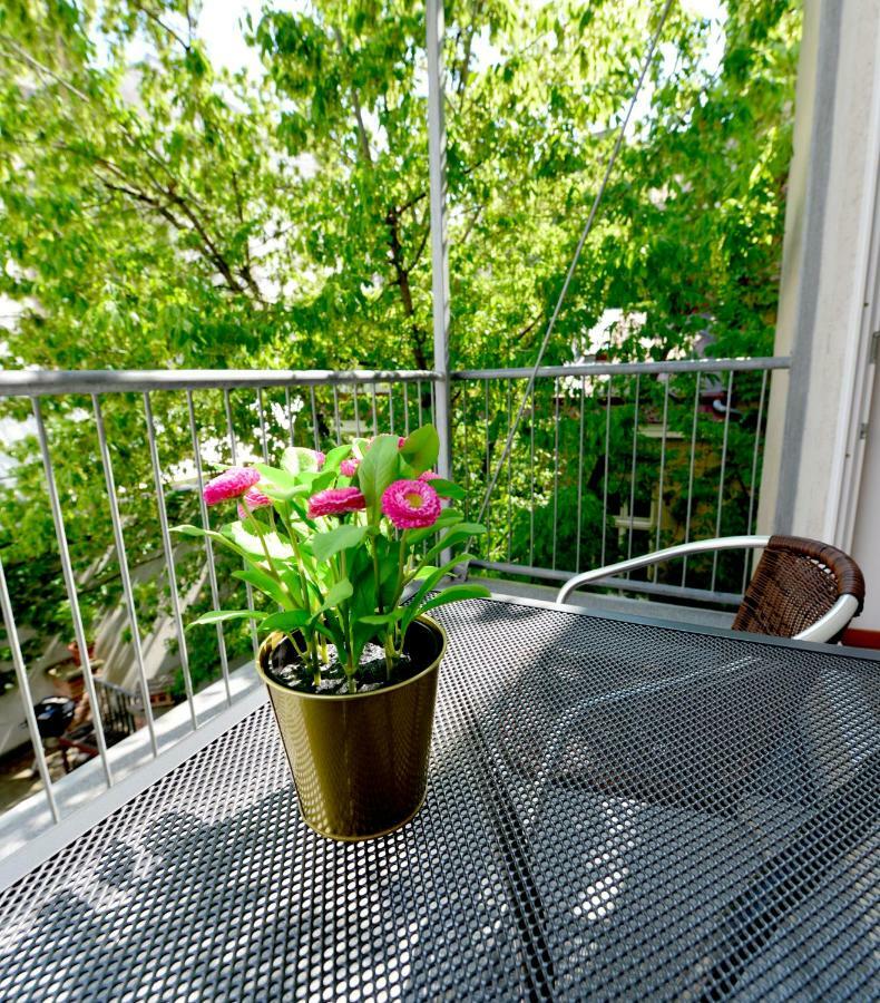 Charming With Balcony In Hip & Trendy Margareten Vienna Exterior photo
