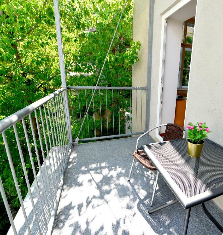 Charming With Balcony In Hip & Trendy Margareten Vienna Exterior photo